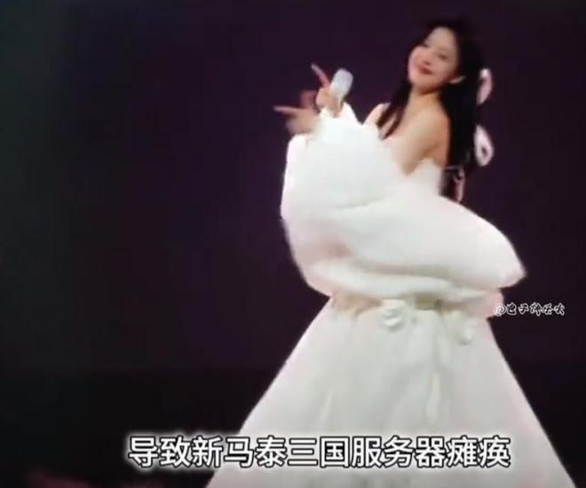 精神萎靡偏头靠椅背现本人账号已锁AG真人网友偶遇赵露思坐轮椅看病(图2)