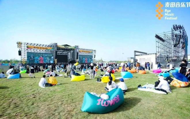 来黄陂打卡空港新城燃爆武汉AG真人平台昨晚3万名乐迷(图6)