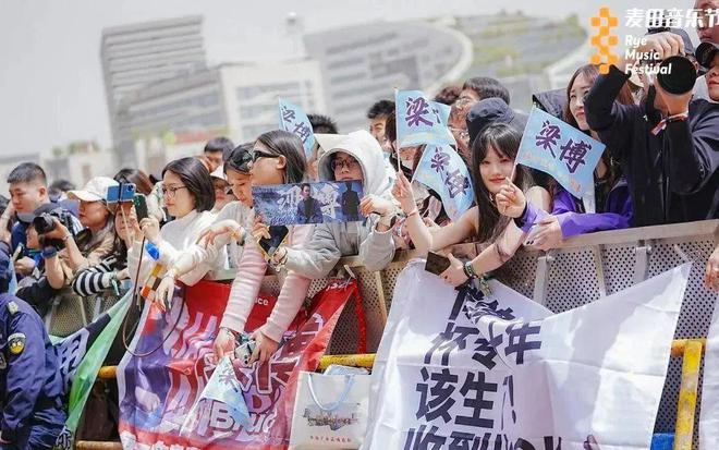 来黄陂打卡空港新城燃爆武汉AG真人平台昨晚3万名乐迷(图15)