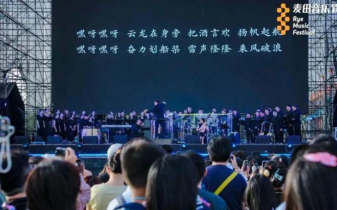 来黄陂打卡空港新城燃爆武汉AG真人平台昨晚3万名乐迷(图3)