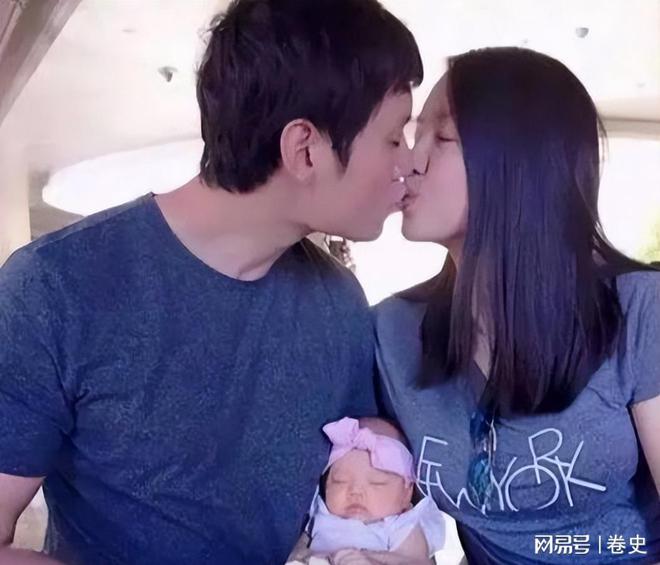 门怀孕6个月上春晚站C位真人生赢家AG真人网站艳压奚梦瑶拒嫁30亿豪(图19)